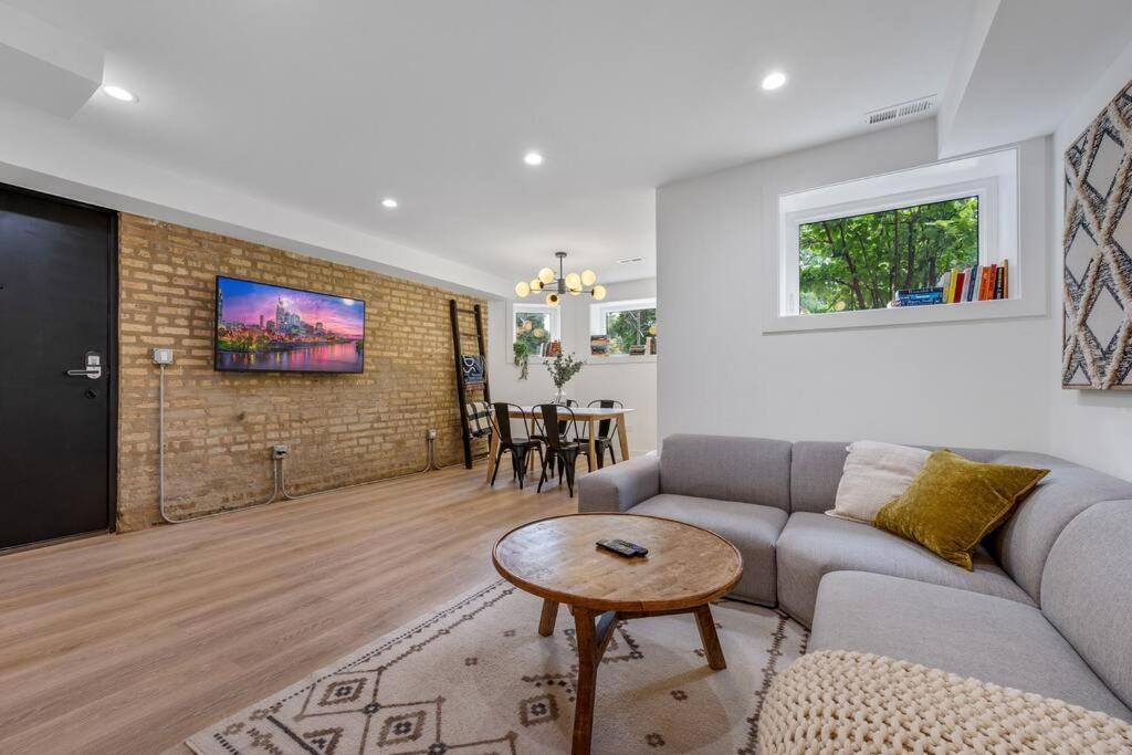 Logan Square Luxury Villa, 3 Beds, 3 Baths Appartement *