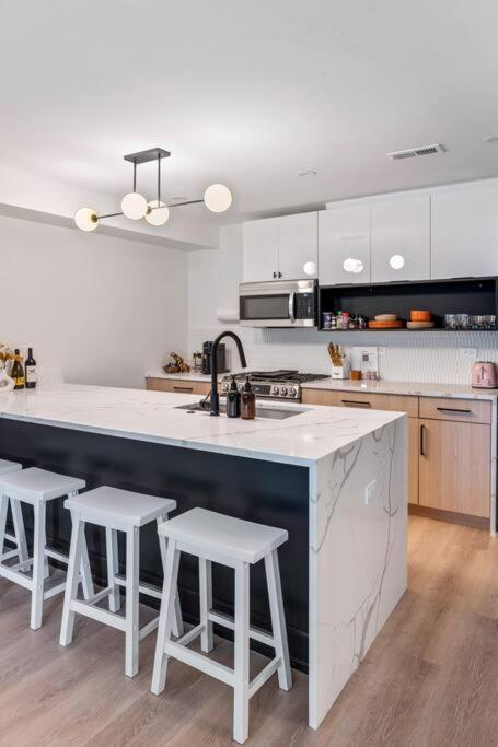 Logan Square Luxury Villa, 3 Beds, 3 Baths Appartement *
